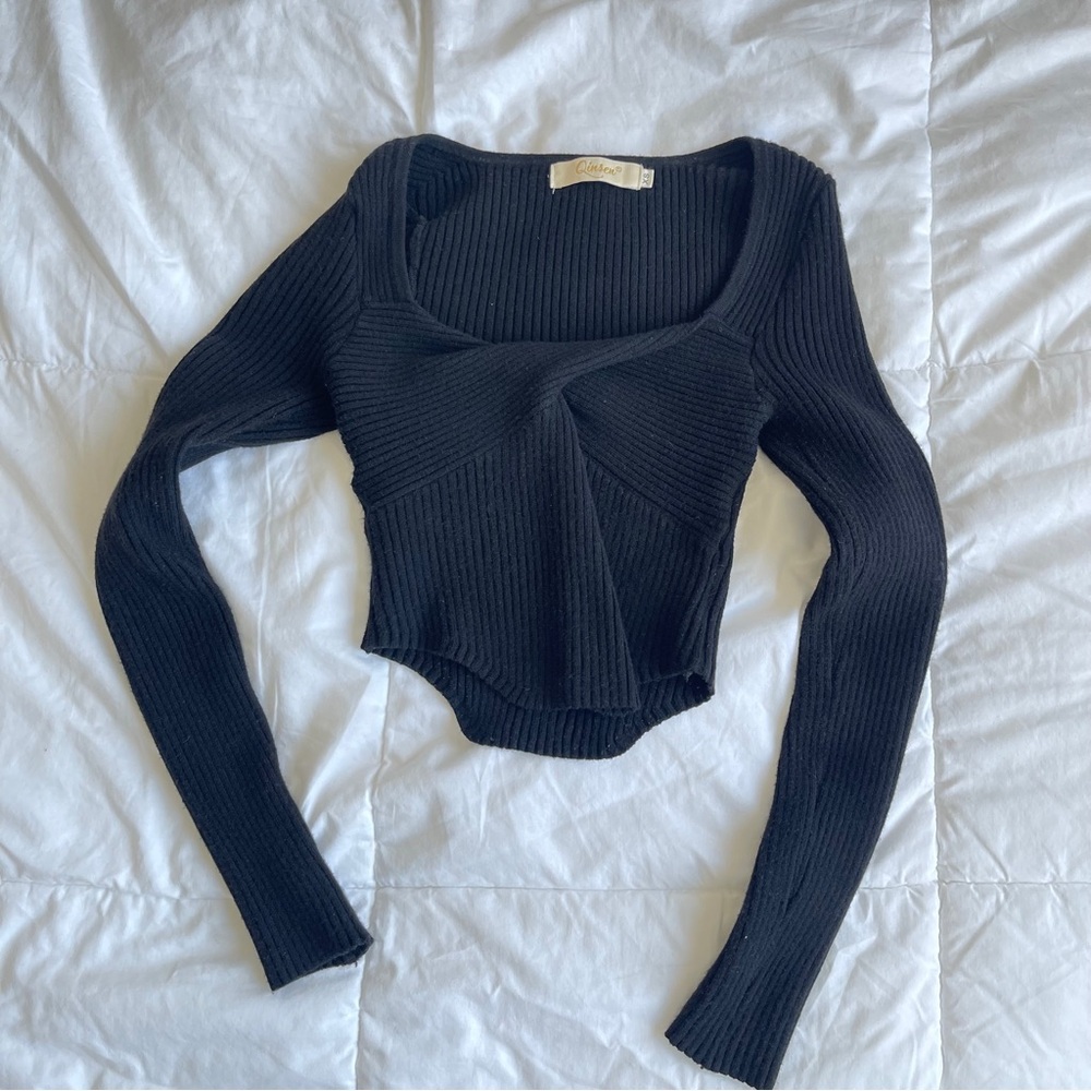 Elegant Black Cropped Ribbed Sweater